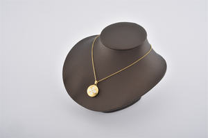 Collier médaillon floral délicat avec bijoux en acier inoxydable de style vintage avec réglage de lunette - Product Image 4