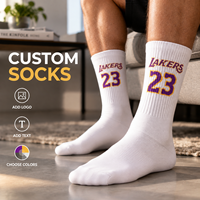 Chaussettes de sport mi-mollet blanches personnalisées, avec motifs tricotés chiffres et lettres, possibilité d'ajouter un logo, texte et couleurs personnalisés pour les tenues d'équipe