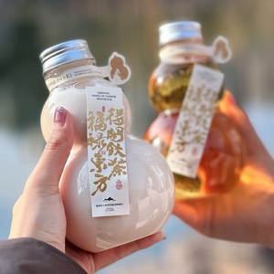 Bouteilles de jus et de champagne en forme de <span class=keywords><strong>garde</strong></span> en PET recyclé 350ml 500ml Contenants de thé pour boissons gazeuses de forme mignonne avec bouchons à vis en aluminium - Product Image 5