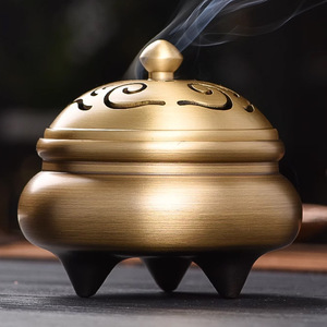 Quemador de incienso de cobre puro de tres patas con nubes auspiciosas y asas de oreja de león, ideal para uso doméstico, incienso de agar para interiores. - Product Image 1