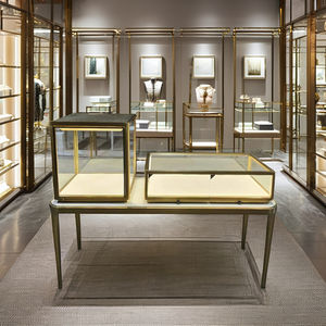 2024ハイエンドのカスタマイズされたステンレス鋼とガラスのジュエリーディスプレイコンビネーションキャビネット店舗用商業用家具 - Product Image 1