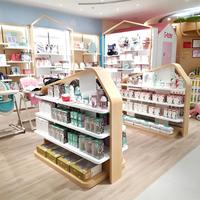 Présentoir double face sur mesure en bois pour produits pour bébés, idéal pour les magasins de puériculture - Vente en gros