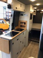 Meuble Haut de Gamme pour VR, Mobilier d'Assemblage en Aluminium pour Camping-Car, Meuble Léger en Panneau Alvéolaire d'Aluminium, Accessoires pour Fourgon Aménagé