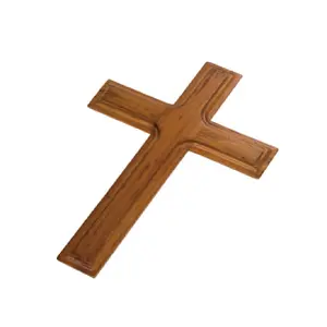 Cruz de madeira de bethlehem com um certificado e cartão de oração lord