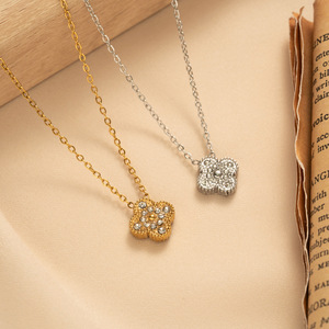 Collier élégant pour <span class=keywords><strong>femme</strong></span> avec nœud et trèfle à quatre feuilles porte-bonheur, ras-de-cou tendance en acier titane avec breloque - Product Image 1