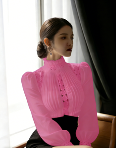 Chemisier plissé élégant à col montant et col rond avec dentelle fuchsia pour femme grande taille, manches lanternes, tenue formelle ou décontractée - Product Image 6