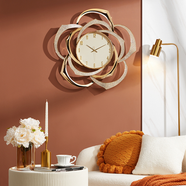 Creative Metal Diamond Art Clock Modern Luxury Christmas Decorations Metal Round Flower Shape Wall Clock for Living Room
