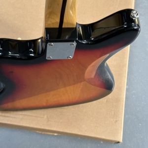 กีตาร์คุณภาพสูงแบบกำหนดเอง 3-Tone Sunburst Jaguars โซลิดบอดี้ - Product Image 3