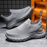 Chaussures de sport en maille à enfiler pour hommes, couleur unie, respirantes, semelle épaisse, baskets décontractées