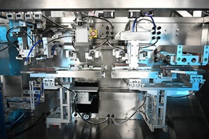 Máquina Doypack de ñoquis congelados completamente automática, placa de hoyuelos, pesadora multicabezal, máquina empacadora de bolsas prefabricadas de alta precisión - Product Image 5