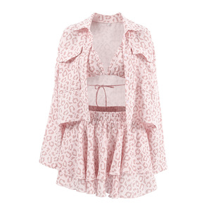 Conjunto de <span class=keywords><strong>pijamas</strong></span> de otoño <span class=keywords><strong>para</strong></span> <span class=keywords><strong>mujer</strong></span>, lencería Sexy de manga larga con estampado de corazón, pantalones cortos con volantes, conjunto de pantalones cortos de 3 piezas, ropa de dormir de algodón - Product Image 3