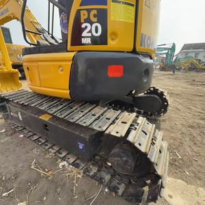 Mini-excavatrice compacte Komatsu PC20 - Faible oscillation de la queue, vitesse de déplacement de 3 mph, idéale pour les projets d'excavation dans des espaces restreints - Product Image 4