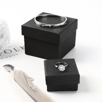 Boîte à bijoux noire mate personnalisée avec logo, en gros, avec insert en mousse et velours