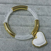 Bracelet en perles acryliques tendance CH-HDT1115, bracelet en fil élastique acrylique, bracelet à breloque en émail en forme de cœur, vente en gros de bijoux