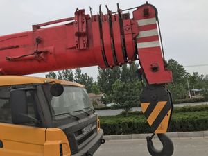 Grue sur camion Sany STC1000 de 100 tonnes d'occasion en bon état pour les projets de levage de construction lourde - Product Image 6