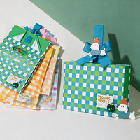 Boîte cadeau pliable personnalisée en forme de grille pour enfants, idéale pour les fêtes prénatales et d'anniversaire, avec ruban et nœud, fabrication OEM