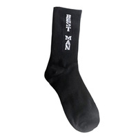 Chaussettes en coton tube moyen de lettre créative pour marié de mariage Chaussettes respirantes en coton absorbant la sueur Chaussettes longues noires pour garçon d'honneur Vente en gros