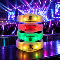 Bracelet LED RGB en silicone puissant, personnalisé, activé par le son/le mouvement, alimenté par piles, idéal pour les mariages et les fêtes – Vente chaude en usine