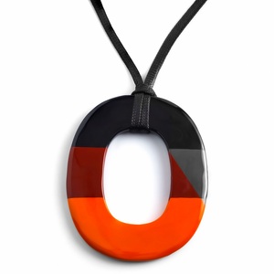 Pendentif bohème en corne de buffle Gaia Heritage, bijoux artisanaux bio pour femmes, style ethnique vintage, charme esthétique - Product Image 6