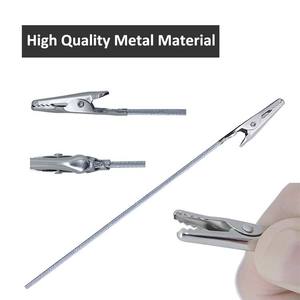 Pinza de Cocodrilo de Alambre Metálico con Clip de Cola Larga, Colores Personalizados, Base Cúbica de 6 Pulgadas, Porta Tarjetas de Lugar, Porta Números de Mesa - Product Image 1