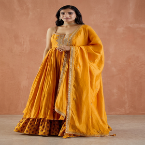 Salwar Kameez de créateur Kanya Libas pour femme, tenue de soirée indienne formelle, en cachemire et coton, richement orné, style moderne et varié - Product Image 3
