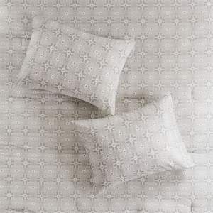 Ensemble de couettes réversibles DB 6 pièces en coton brodé motifs floraux solides Style uni King Size pour la maison mariage hôpital utilisation - Product Image 3