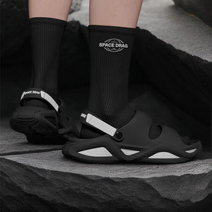 Zuecos Ligeros de Alta Calidad, Impermeables y Transpirables, con Suelas Gruesas y Antideslizantes para Hombre - Product Image 2