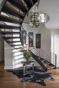 Idées d'escaliers modernes avec garde-corps en métal <span class=keywords><strong>et</strong></span> bande de roulement d'<span class=keywords><strong>escalier</strong></span> en <span class=keywords><strong>bois</strong></span> épais Escaliers intérieurs ronds <span class=keywords><strong>et</strong></span> incurvés - Product Image 5