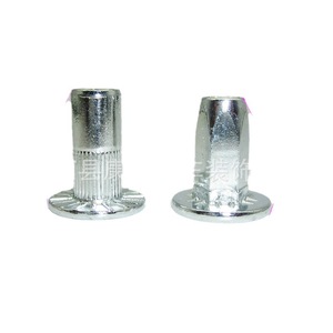 Écrou à riveter en acier brillant non revêtu à tête moletée de 0,1875 po de diamètre avec rondelle pour usage automobile - Product Image 1