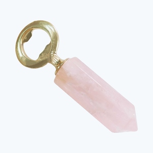 Masseur facial personnalisé avec logo, bouteille en cristal de quartz rose avec garniture dorée pour cadeau - Product Image 3