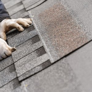 <span class=keywords><strong>Bardeaux</strong></span> de <span class=keywords><strong>toiture</strong></span> en feutre organique d'asphalte en fibre de verre résistants à la chaleur, conformes à la norme ASTM, de classe M, à surface granulée, en forme d'écailles de poisson - Product Image 5