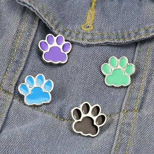 Alfileres de Metal de gato de dibujos animados personalizados de fábrica de China, alfileres esmaltados de Anime coloridos para Año Nuevo, Halloween y aniversarios, técnica de fundición - Product Image 1