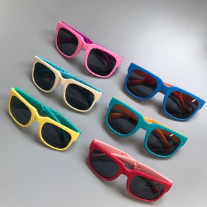 <span class=keywords><strong>Occhiali</strong></span> <span class=keywords><strong>da</strong></span> <span class=keywords><strong>sole</strong></span> per bambini di nuova moda all'ingrosso <span class=keywords><strong>occhiali</strong></span> <span class=keywords><strong>da</strong></span> <span class=keywords><strong>sole</strong></span> per bambini <span class=keywords><strong>occhiali</strong></span> <span class=keywords><strong>da</strong></span> <span class=keywords><strong>sole</strong></span> per ragazzi <span class=keywords><strong>occhiali</strong></span> <span class=keywords><strong>da</strong></span> <span class=keywords><strong>sole</strong></span> resistenti UV per ragazze con Logo personalizzato - Product Image 2