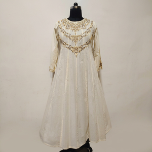 Conjunto de Kurti largo de algodón Anarkali hecho a mano para fiestas, diseño moderno y ligero para mujer. - Product Image 1