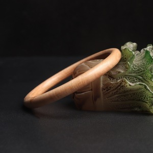 Pulsera de madera de durazno, amuleto protector para mujer, regalo de madera vieja pura para uso en la oficina - Product Image 2