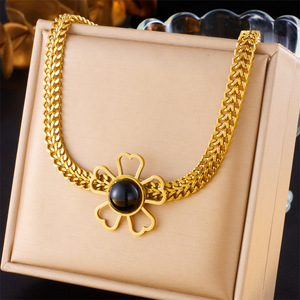 Floral Openwork Gold Plated Zinc Alloy Chain Necklace With Pearl And Black Stone For Gift - Product Image 4