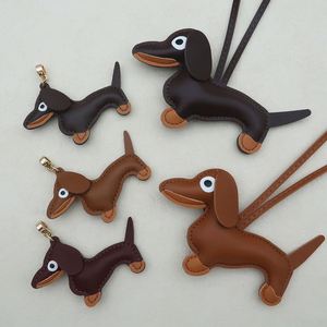 Llavero Colgante de Perro Salchicha Miniatura, Animal de Dibujos Animados con Hebilla Redonda Pequeña, Colgante de Cachorro de Cuero PU para Bolso, Colgante Premium para Coche - Product Image 2