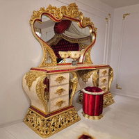 Lit en bois massif sculpté de luxe français, mobilier classique pour chambre de villa royale, lit en tissu rouge, lit en bois plaqué or