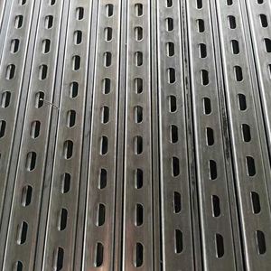 Profilé en U standard avec soudage, pliage et poinçonnage - Product Image 1