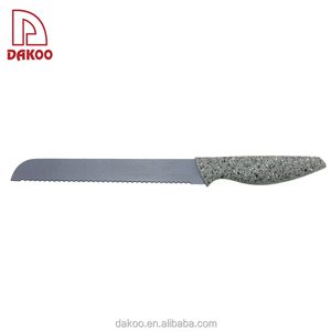 Hoja <span class=keywords><strong>de</strong></span> revestimiento antiadherente Cuchillo <span class=keywords><strong>de</strong></span> arco <span class=keywords><strong>de</strong></span> pan <span class=keywords><strong>de</strong></span> 8 pulgadas con mango pintado con patrón - Product Image 3