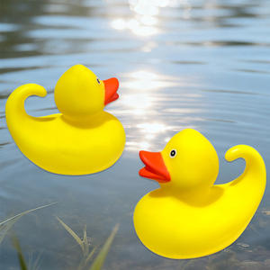 उच्च गुणवत्ता वाले थोक 3.5 इंच क्लासिक सादे पीले स्नान खिलौना विनाइल पर्यटक स्मारिशिंग खेल स्नान टब रबर बतख - Product Image 2