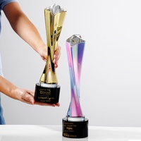 Ensemble de trophées en colonne torsadée de qualité supérieure |   Récompense étoile à cinq branches Or/Argent/Bronze pour la réunion annuelle et le concours du personnel exceptionnel