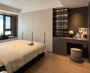 Système de dressing sur mesure en <span class=keywords><strong>bois</strong></span> <span class=keywords><strong>massif</strong></span> multicouche moderne, disposition personnalisée pour une chambre à coucher parfaitement aménagée - Product Image 3