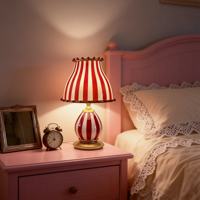 Lampe de bureau moderne et épurée avec abat-jour émaillé, source de lumière LED, corps métallique, protection oculaire, idéale pour la décoration de comptoirs d'hôtel