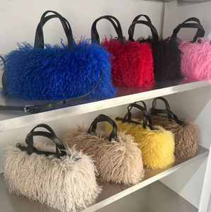 Мягкая однотонная Сумка-Кроссбоди на молнии из искусственного меха Y2k + пальто для женщин зима - Product Image 2