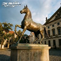 Sculpture de cheval en bronze arabe antique de luxe haut de gamme, en feuille d'or 24 carats, artisanale, grandeur nature, pour décoration de jardin extérieur et de villa