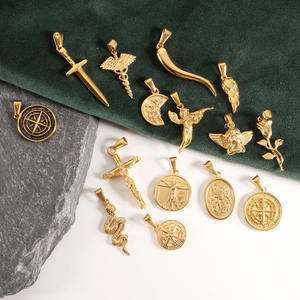 Bijoux personnalisés, pendentif serpent en or plaqué or 18 carats en acier inoxydable, croix de Jésus <span class=keywords><strong>CHRISTOPHER</strong></span>, pour hommes et femmes - Product Image 1