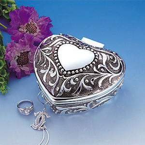 Шкатулка для ювелирных изделий в форме сердца с классическими цветами с серебряным покрытием и черным - Product Image 1