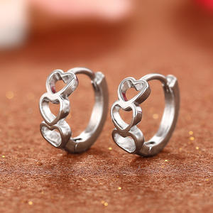 Pendientes de aro con forma de corazón de plata 925 Luvaj para mujer, joyería romántica para uso diario, acabado en oro blanco - Product Image 3