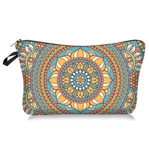 Trousse de maquillage <span class=keywords><strong>Mandala</strong></span> Flowers Trousse de maquillage à motif imprimé personnalisé avec fleurs avec fermeture éclair Sacs à cosmétiques - Product Image 1